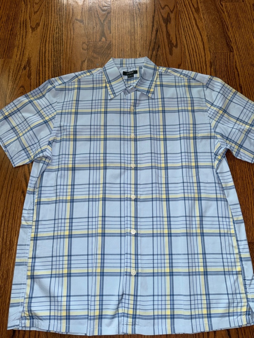 Jcrew men’s short sleeved button down plaid shirt size medium like new